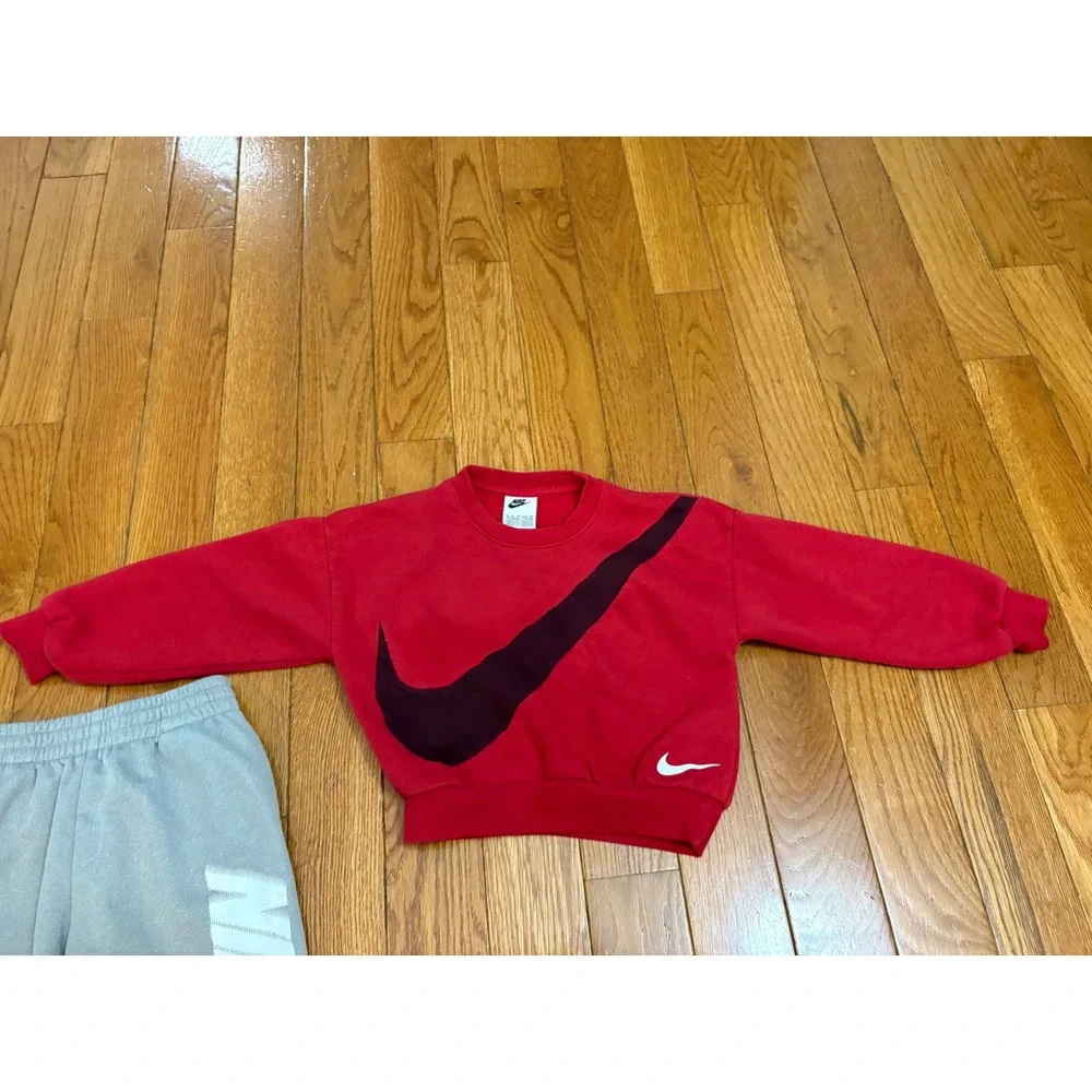 Nike Kids Therma-FIT Red Crewneck Sweatshirt & Gray Joggers Tracksuit Set 4T - Picture 2 of 6